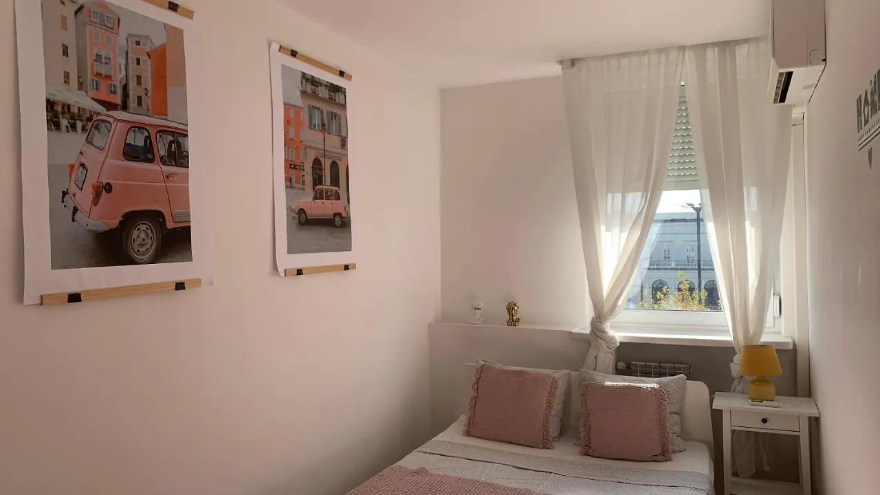 Plac Bankowy, Metro Warsaw Apartment
